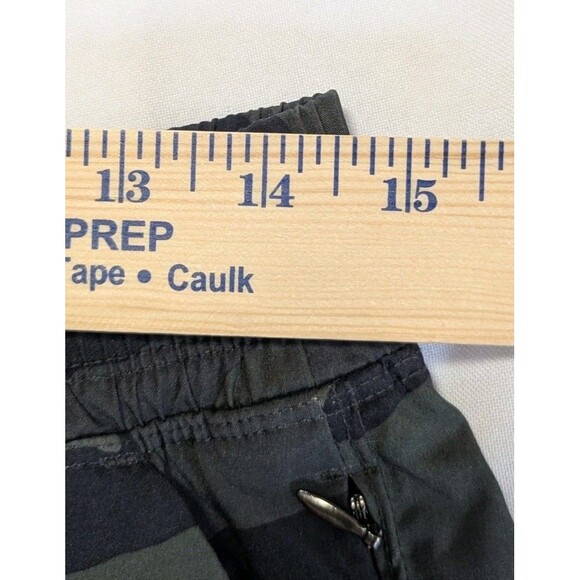 Old Navy Active Green Camouflage Shorts Size Large New - Picture 5 of 6